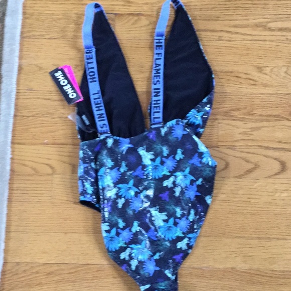 Bathing suit - Picture 2 of 7